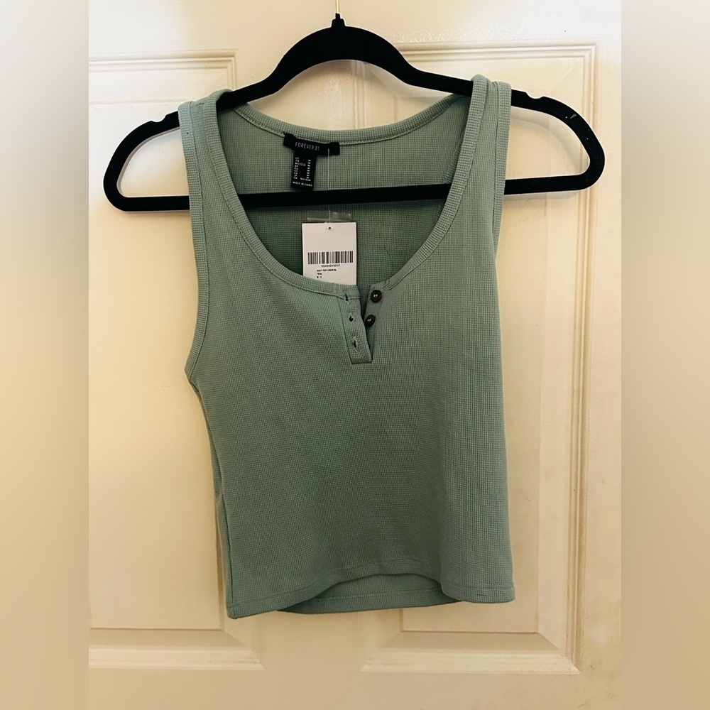 NWT Women’s crop top green rubbed material with buttons